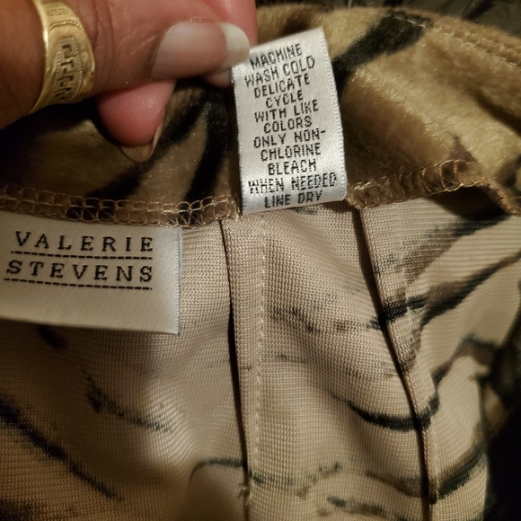 Valerie Stevens Tiger Print Skirt Size 14 Feels like Velour Velvet very Soft - Picture 8 of 9